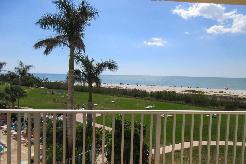 Estero Beach & Tennis 205A by Kathy Nesbit Vacations - image 7