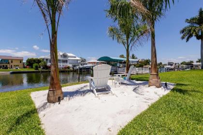 Good Vibes and Tan Lines! Private Beach with Heated Pool - Villa Good Times Fort Myers Beach - image 4