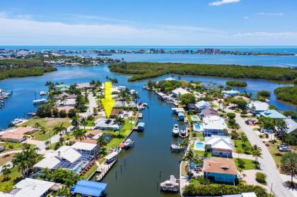 Good Vibes and Tan Lines! Private Beach with Heated Pool - Villa Good Times Fort Myers Beach - image 5