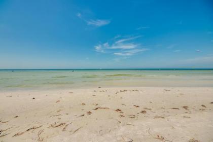 Flamingo Villas A Downstairs - Beautiful Beach Bungalow with Pool - image 17