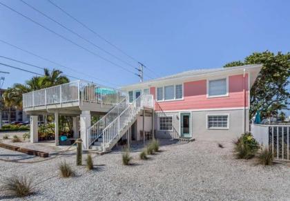 Flamingo Villas A Downstairs - Beautiful Beach Bungalow with Pool - image 8