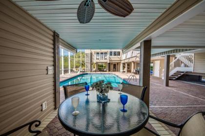 21381 Widgeon Terrace - Beautiful Compound on Peninsula w Large Pool - image 4