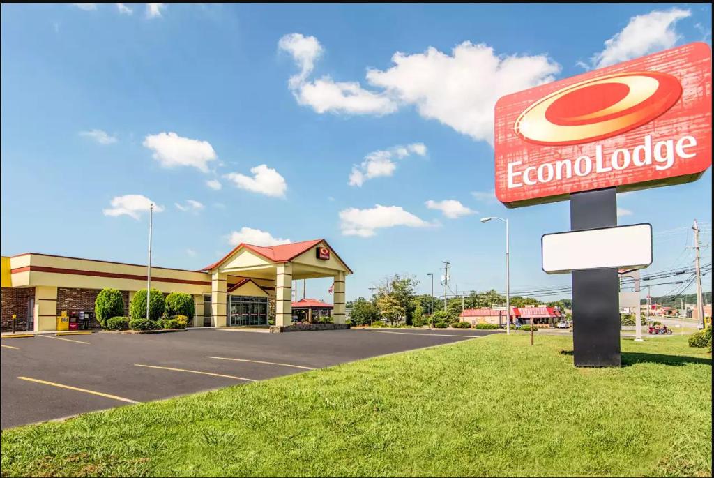 Econo Lodge Fort Payne - image 2