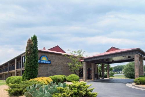 Days Inn by Wyndham Fort Payne - main image