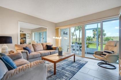 Perfect Oceanside 2 Bedroom Condo - Private Beach 4 Heated Pools & 9 Hole Golf Course! condo - image 3