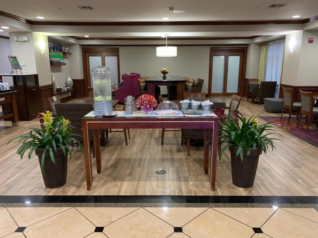 Hampton Inn Fort Stockton - image 3