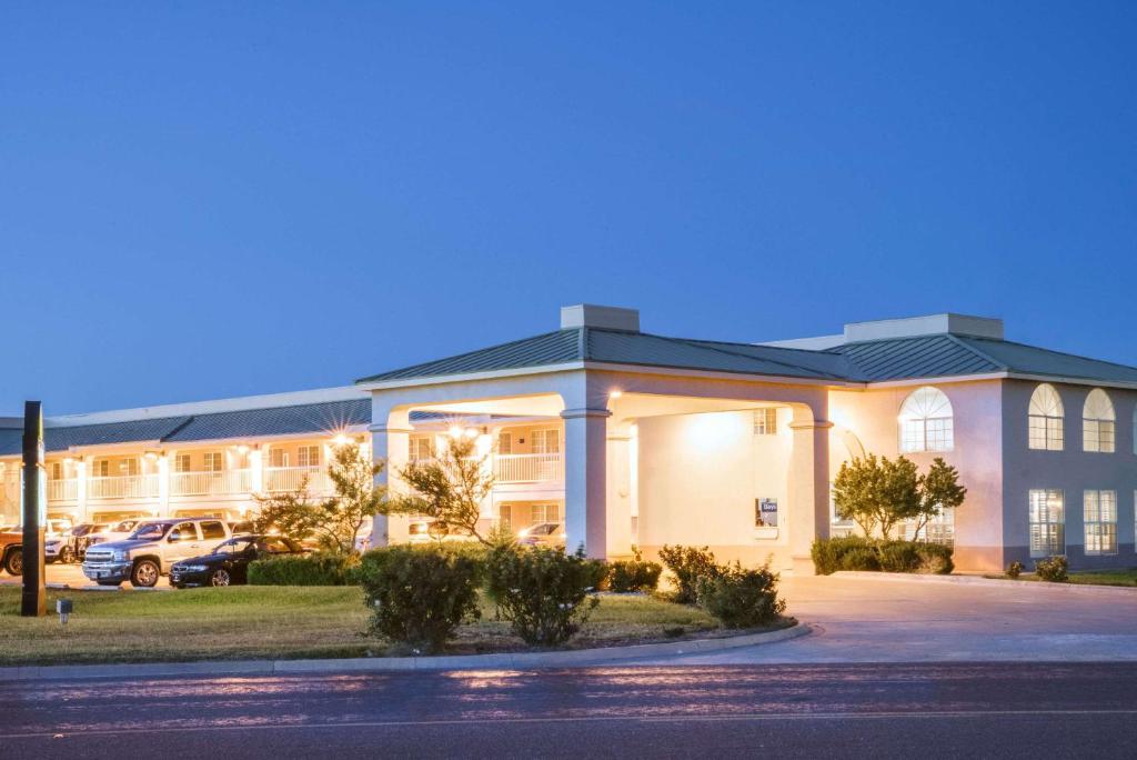 Days Inn by Wyndham Fort Stockton - image 5