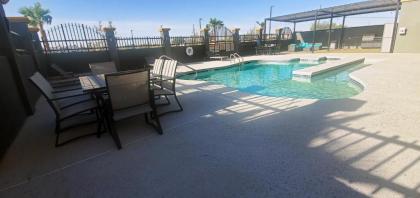 La Quinta Inn & Suites by Wyndham Fort Stockton Northeast - image 3