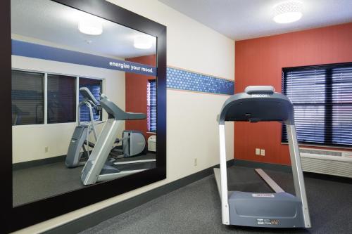 Hampton Inn & Suites Fort Wayne-North - image 3