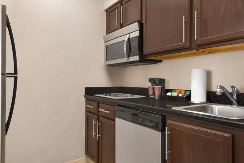 Homewood Suites Fort Wayne - image 3