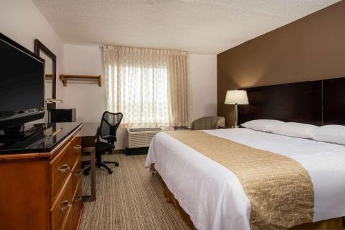 Travelodge by Wyndham Fort Wayne North - main image