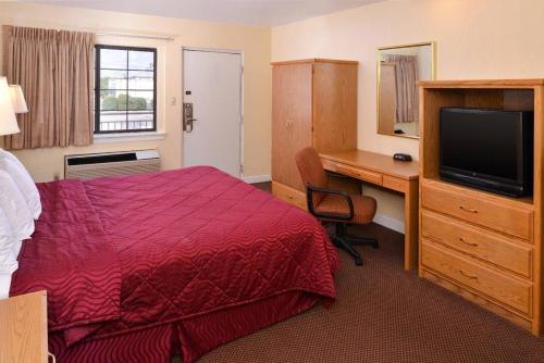 Executive Inn - image 5