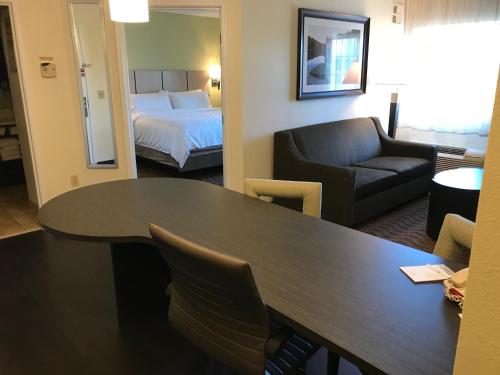 Candlewood Suites Fort Wayne - NW an IHG Hotel - image 3