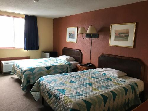 Economy Inn - image 5