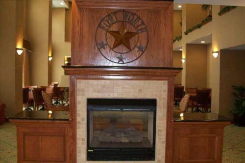 Hampton Inn & Suites Fort Worth-West-I-30 - image 3