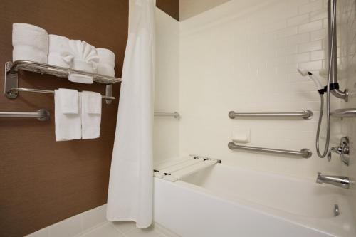 Fairfield Inn & Suites Fort Worth University Drive - image 3