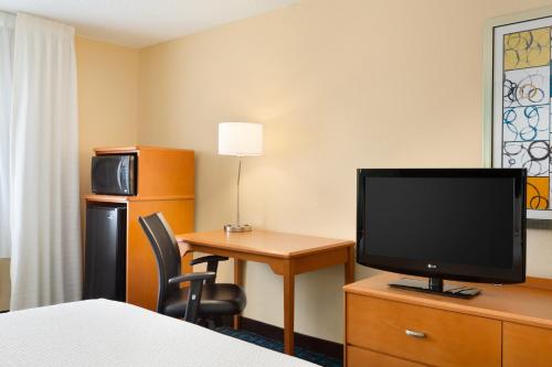 Fairfield Inn & Suites Fort Worth University Drive - image 4