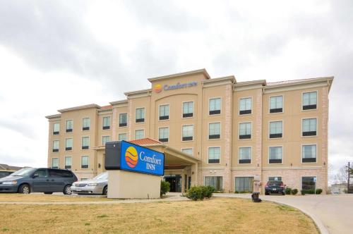 Comfort Inn & Suites - image 4