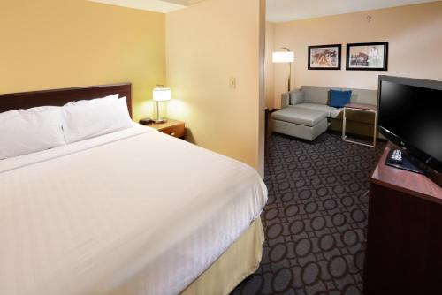 SpringHill Suites Fort Worth University - image 3