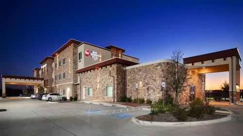 Best Western Plus Fort Worth Forest Hill Inn & Suites - image 2