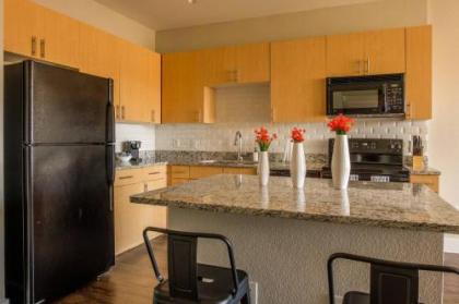 1 BR Apt Near Convention Center by Frontdesk - image 5