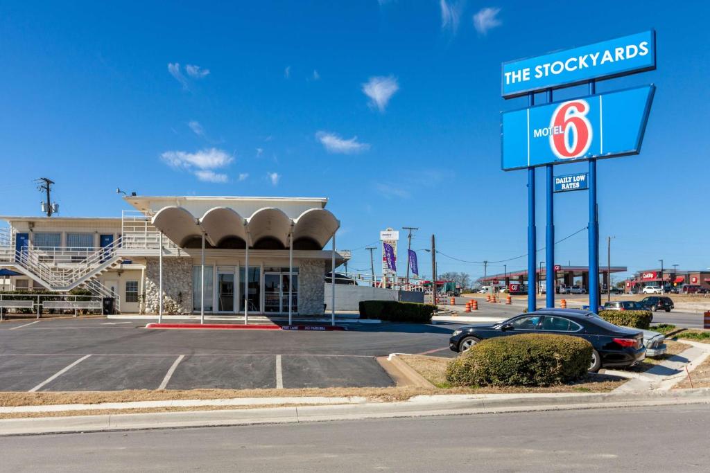 Motel 6 Fort Worth Tx - Stockyards - main image