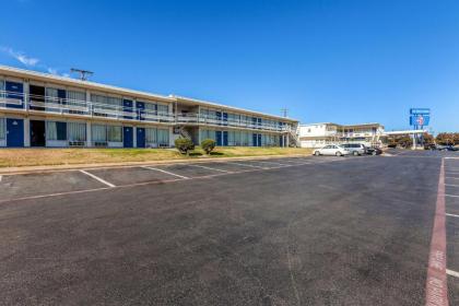 Motel 6 Fort Worth Tx - Stockyards - image 4