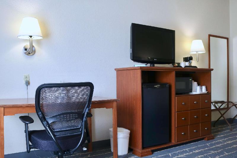 Best Western Fostoria Inn & Suites - image 3