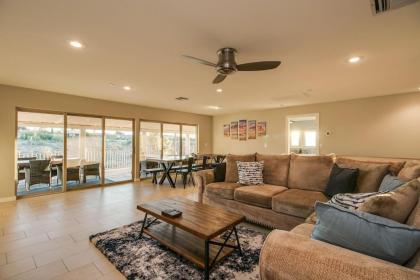 Spacious Hillside 5 Bdrm with Pool and Views - image 12