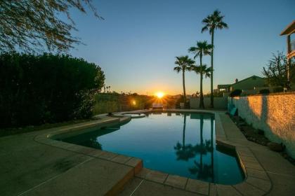 Spacious Hillside 5 Bdrm with Pool and Views - image 2