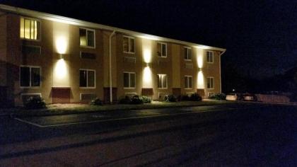 Americas Best Value Inn Foxboro - image 8