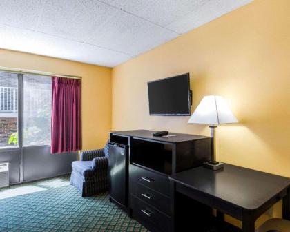 Econolodge Framingham-Boston - image 10