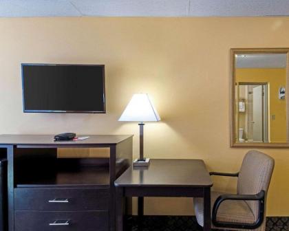 Econolodge Framingham-Boston - image 12