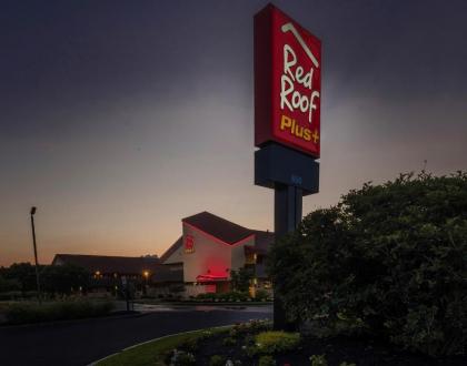 Red Roof Inn PLUS + Boston - Framingham - image 4