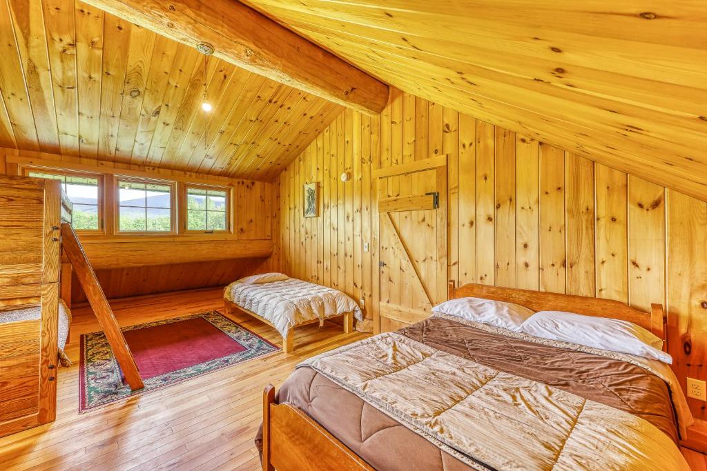 Eaglet Log Home - image 2