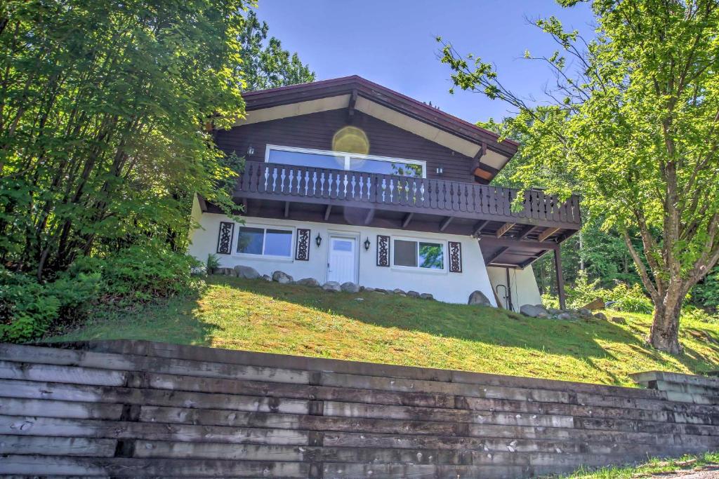 Ski-In and Ski-Out Cannon Mountain House with Deck! - main image