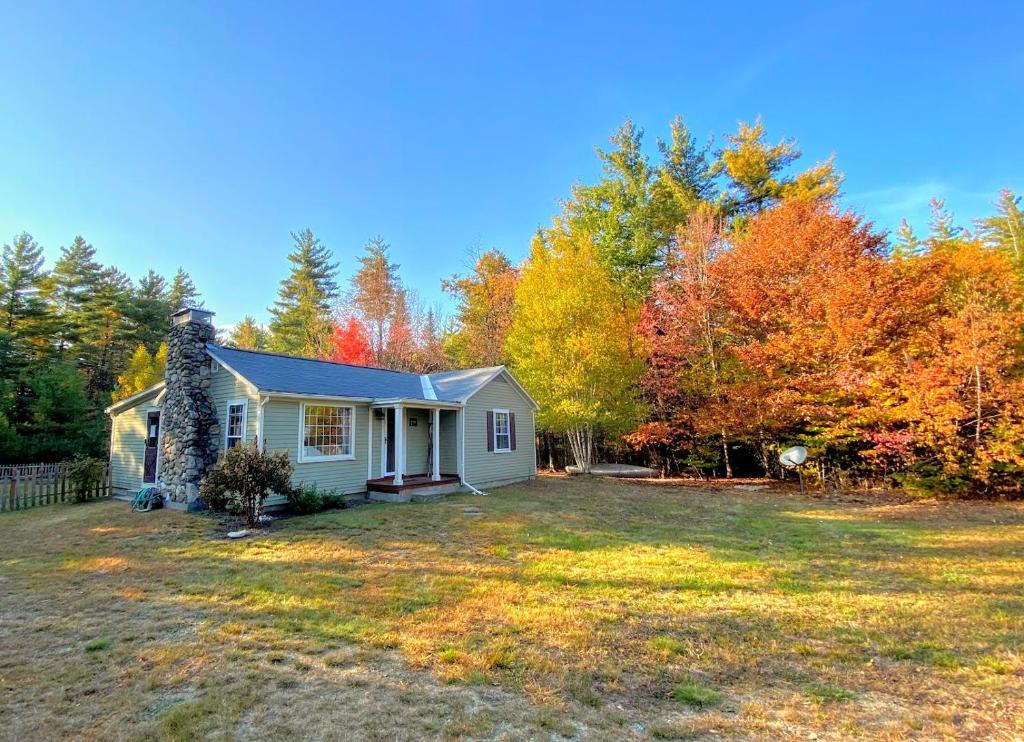 GC Adorable home 20 minutes from CannonFranconia Notch Fire Pit wifi laundry Pet friendly - main image