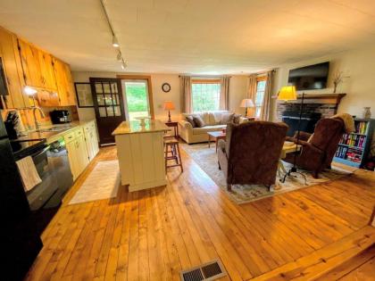 GC Adorable home 20 minutes from CannonFranconia Notch Fire Pit wifi laundry Pet friendly - image 3