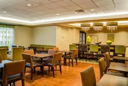 Hampton Inn Frankfort - image 11