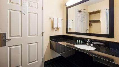 Best Western Parkside Inn - image 13