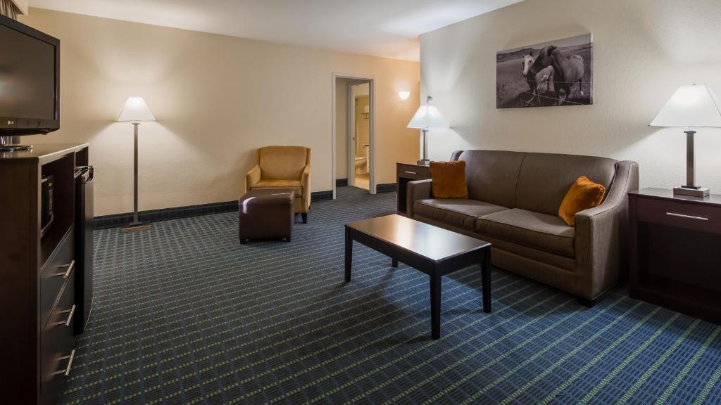 Best Western Parkside Inn - image 6