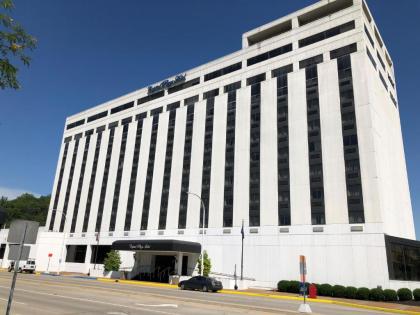 Capital Plaza Hotel - image 9