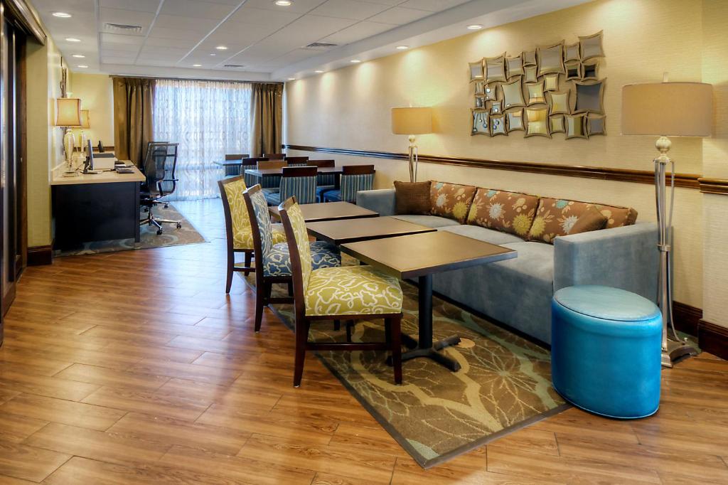 Hampton Inn Franklin - image 5