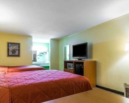 Econo Lodge Franklin - image 10