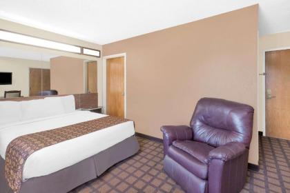 Microtel Inn & Suites by Wyndham Franklin - image 6