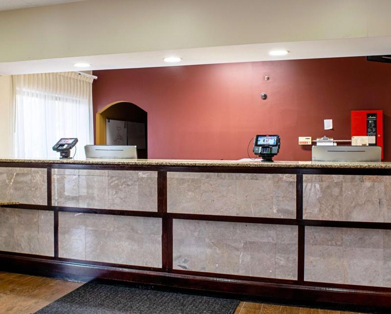 Red Roof Inn & Suites Middletown - Franklin - image 3