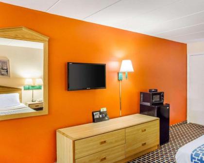 Econo Lodge Franklin - image 9