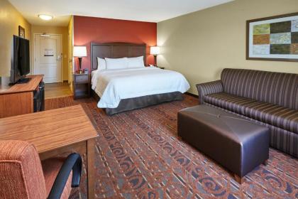 Hampton Inn & Suites Milwaukee/Franklin - image 14