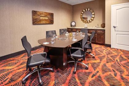 Hampton Inn & Suites Milwaukee/Franklin - image 3