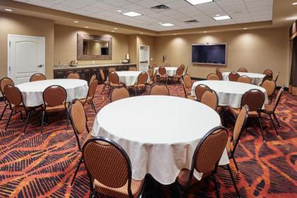 Hampton Inn & Suites Milwaukee/Franklin - image 9